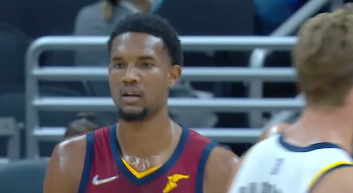 NBA Evan Mobley cartonne