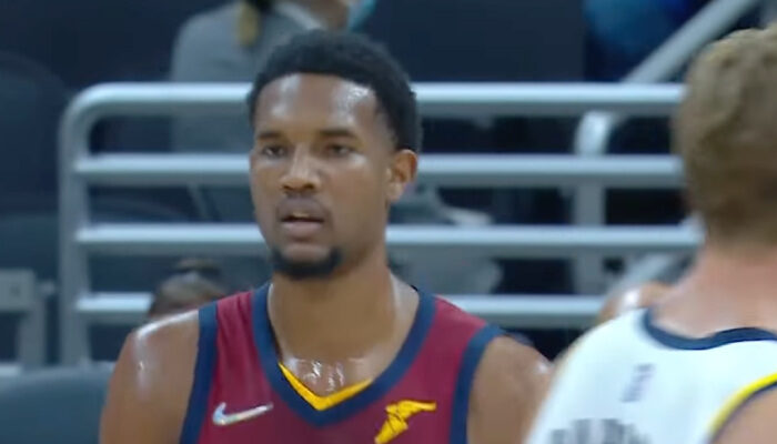 NBA Evan Mobley cartonne