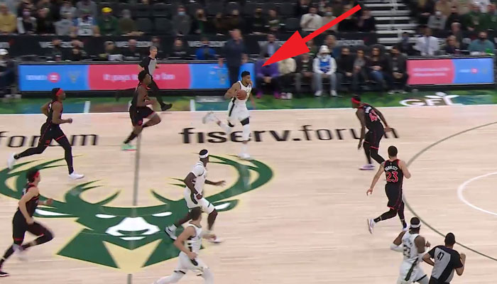 En mode mutant, Giannis traverse la moitié du terrain... en 2 dribbles !