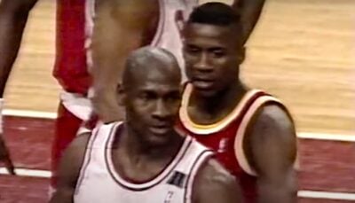 La légende NBA des Chicago Bulls, Michael Jordan, défendu par l'ancienne peste des Houston Rockets, Vernon Maxwell