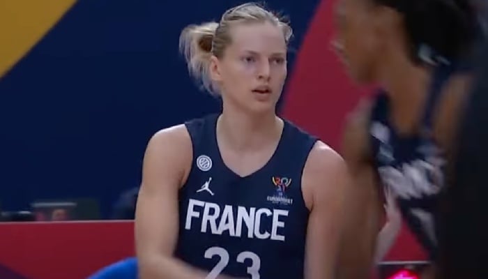 Marine Johannes avec le maillot de l'équipe de France