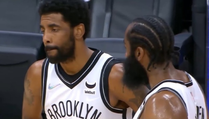 Les superstars NBA des Brooklyn Nets, Kyrie Irving et James Harden, viennent d'apprendre une terrible nouvelle, qui vient un peu plus accroitre leur désarroi actuel