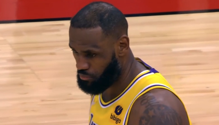 LeBron James booed by Lakers fans in the middle of the game!