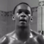 UFC 271 – Izzy Adesanya révèle son physique dingue avant le choc !
