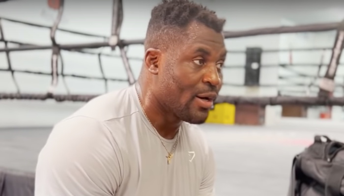 La star et champion UFC des poids lourds, Francis Ngannou, s'est posé une étonnante question concernant l'anatomie de l'une de ses récentes victimes