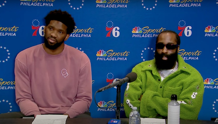 Joel Embiid et James Harden après une victoire sur les Clippers