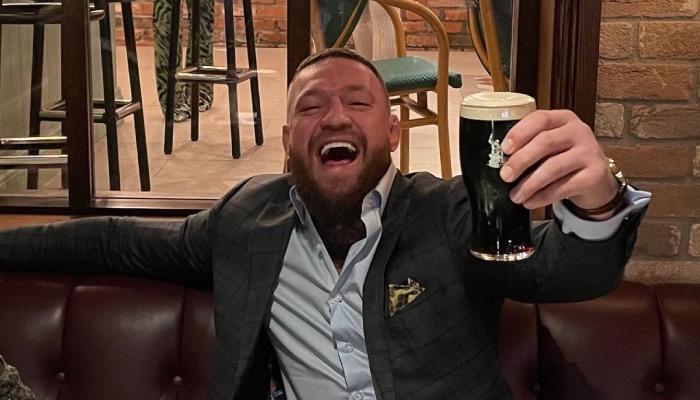 La star de l'UFC Conor McGregor a récemment vu un gros nom du circuit MMA visiter son bar de Dublin, le Black Forge Inn