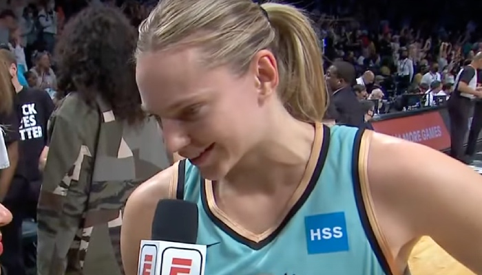 Marine Johannès du New York Liberty au micro de ESPN