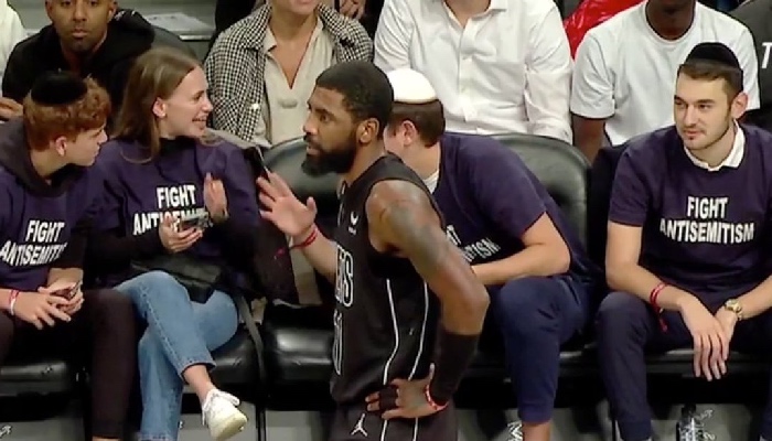 Kyrie Irving avec des fans hostiles suite à la polémique antisémite