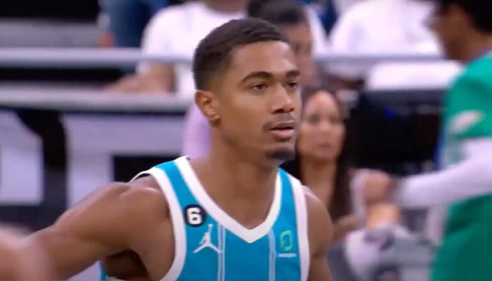 Le joueur NBA français des Charlotte Hornets, Théo Maledon, a signé une nouvelle belle performance en sortie de banc face au Orlando Magic, et a encore amélioré son image auprès de la fanbase de sa franchise