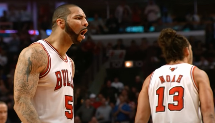 L'ancien pivot NBA des Chicago Bulls, Carlos Boozer, ici accompagné du Français Joakim Noah, a raconté une bien drôle d'anecdote au sujet de la prestigieuse location de sa villa située à Los Angeles