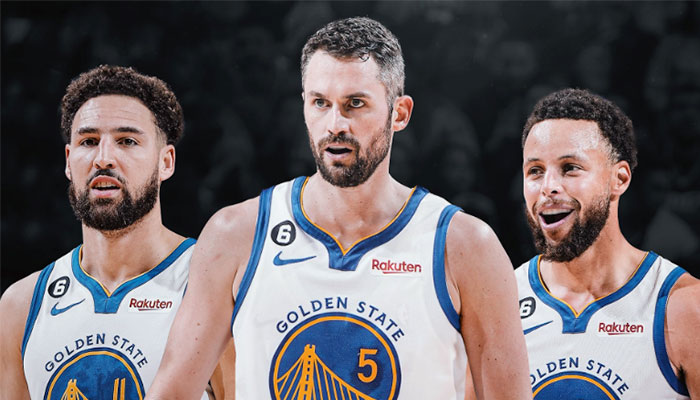 Kevin Love avec Klay Thompson et Steph Curry aux Warriors