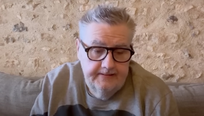 Pierre Ménès prend la parole