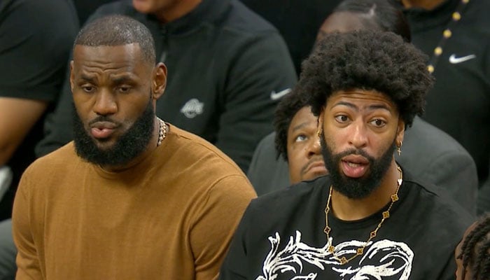 LeBron James et Anthony Davis sur le banc des Lakers