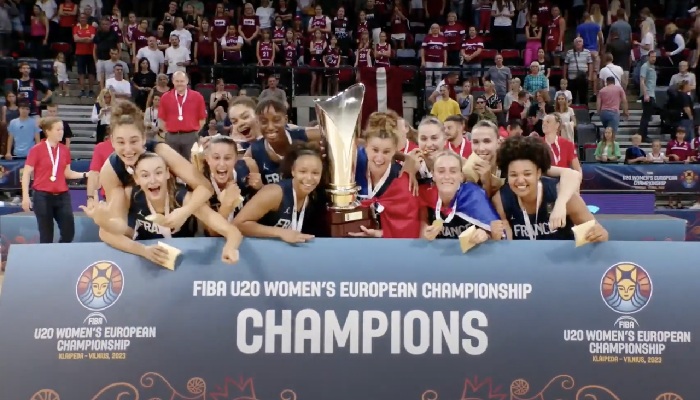 Les filles de l'équipe de France U20 après leur victoire à l'Euro