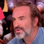 En pleine polémique, Jean Dujardin (51 ans) se lâche et s’en prend à la gauche : « Ça…