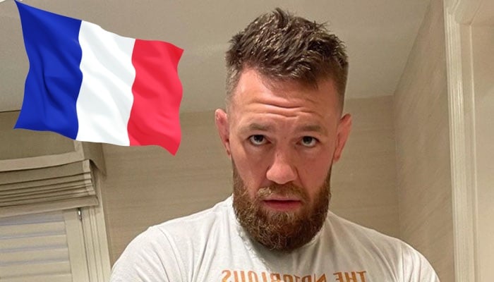 La star de l'UFC Conor McGregor, ici accompagnée du drapeau français