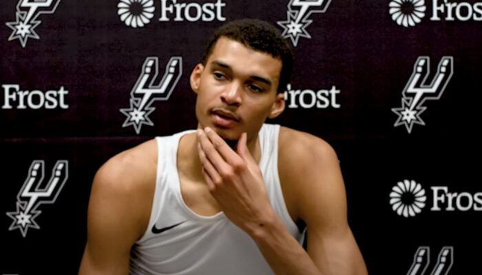 La star NBA des San Antonio Spurs, Victor Wembanyama, en conférence de presse