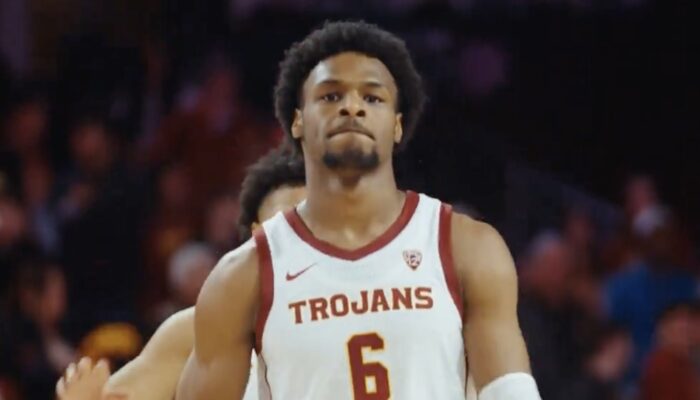 Le joueur NCAA Bronny James sous les couleurs des USC Trojans