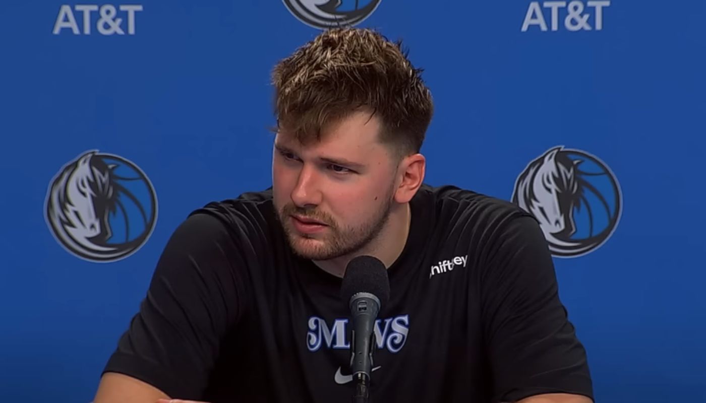 Luka Doncic en conférence de presse pour les Mavericks