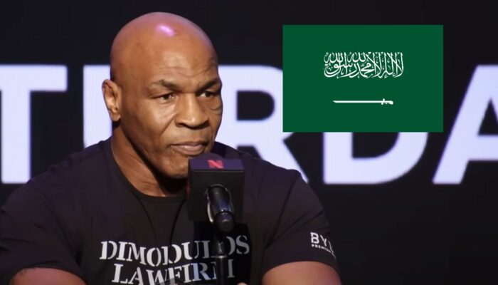 Mike Tyson avec le drapeau de l'Arabie saoudite