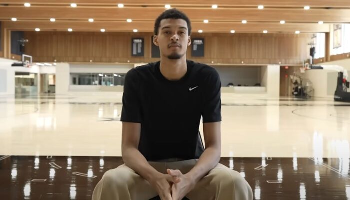 Victor Wembanyama des Spurs avec un t-shirt Nike