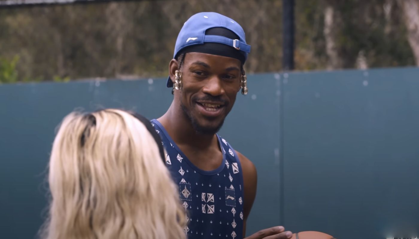 Jimmy Butler, All-Star NBA, et Camila Cabello de dos