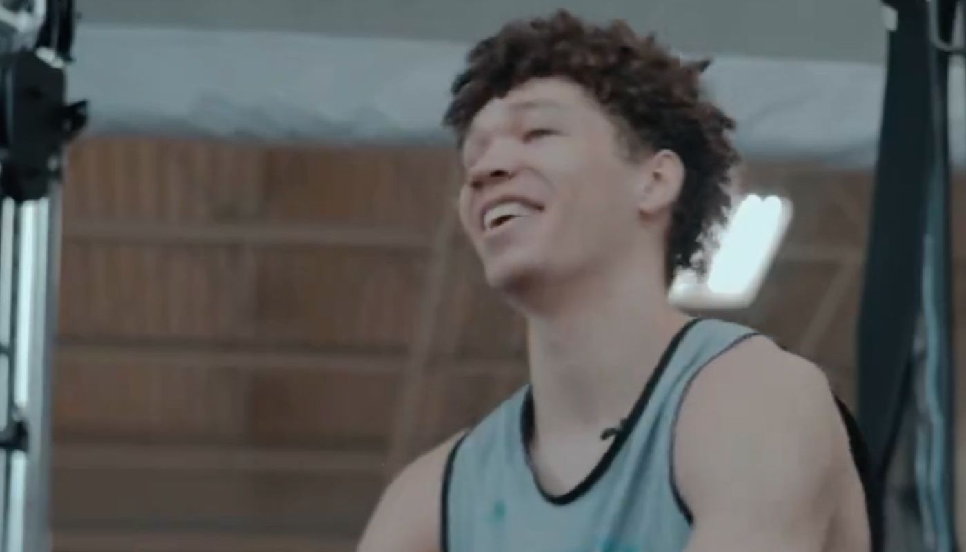 Le jeune joueur NBA français des Charlotte Hornets, Tidjane Salaün