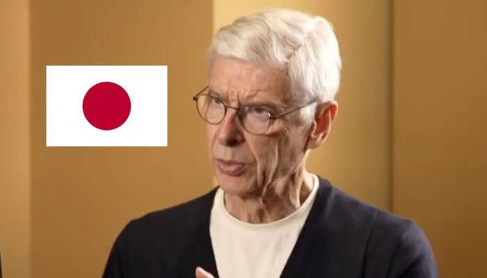 Le mythique entraîneur français Arsène Wenger, ici accompagné du drapeau du Japon