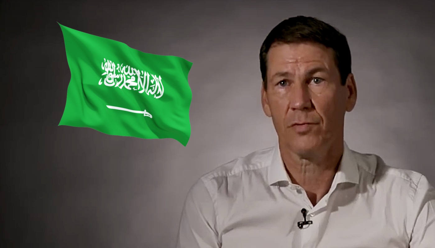 L'entraîneur de football français Rudi Garcia, ici accompagné du drapeau de l'Arabie saoudite