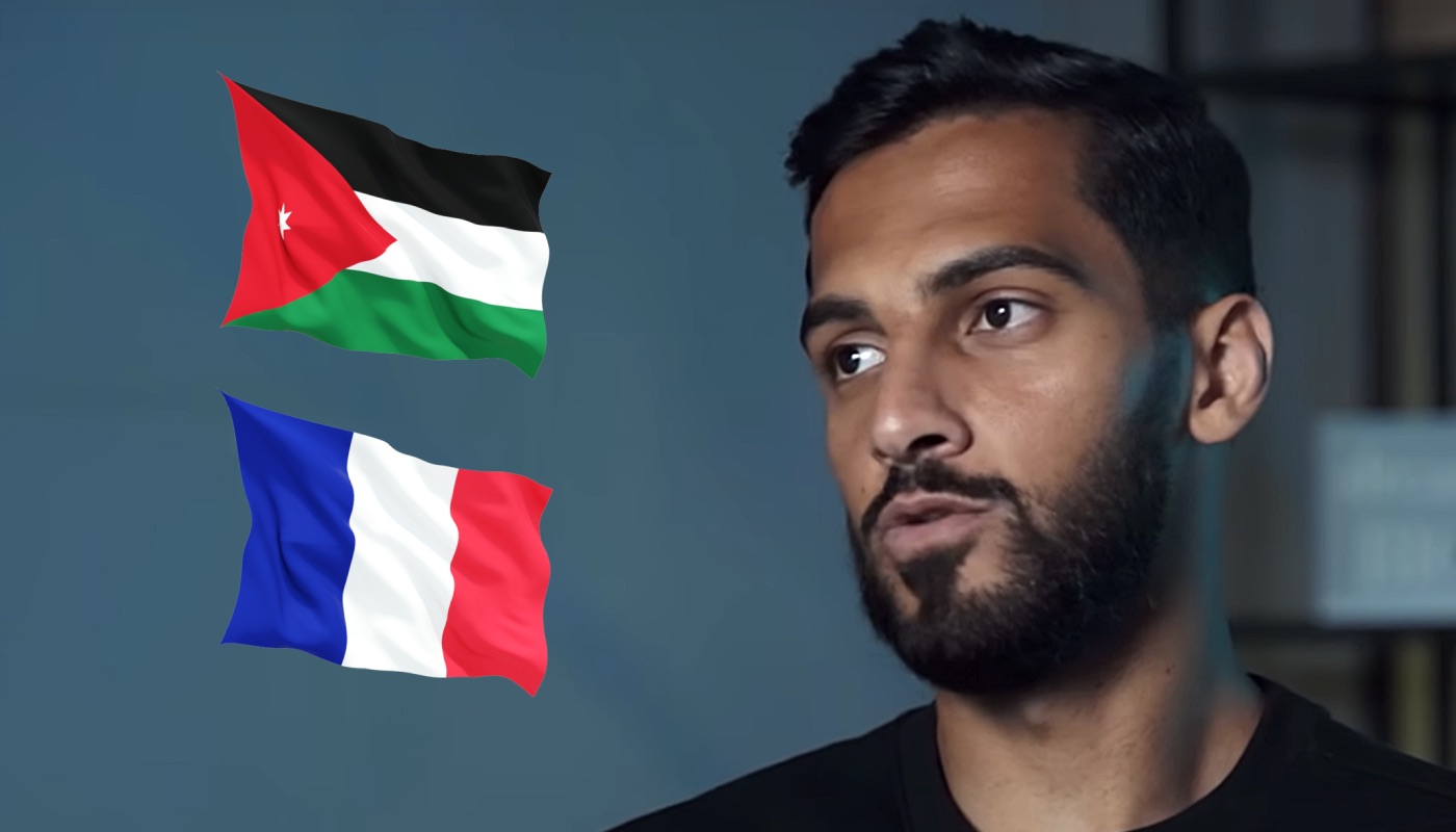 Le footballeur jordanien Musa Al-Taamari, ici accompagné du drapeau de son pays et de la France