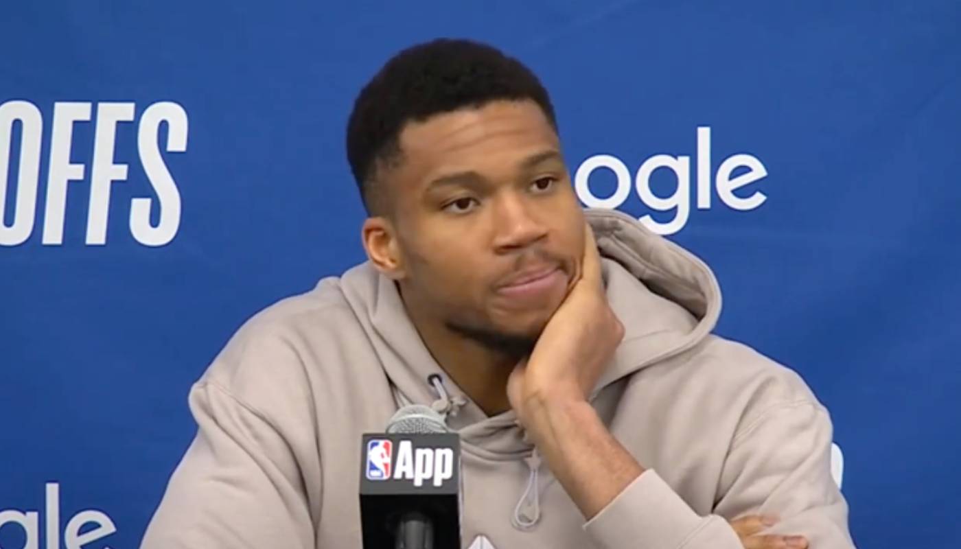 Giannis Antetokounmpo en conférence de presse