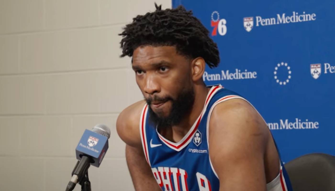 Joel Embiid en conférence de presse pour les Sixers