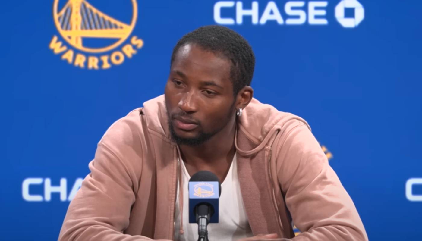 Jonathan Kuminga en conférence de presse pour les Warriors