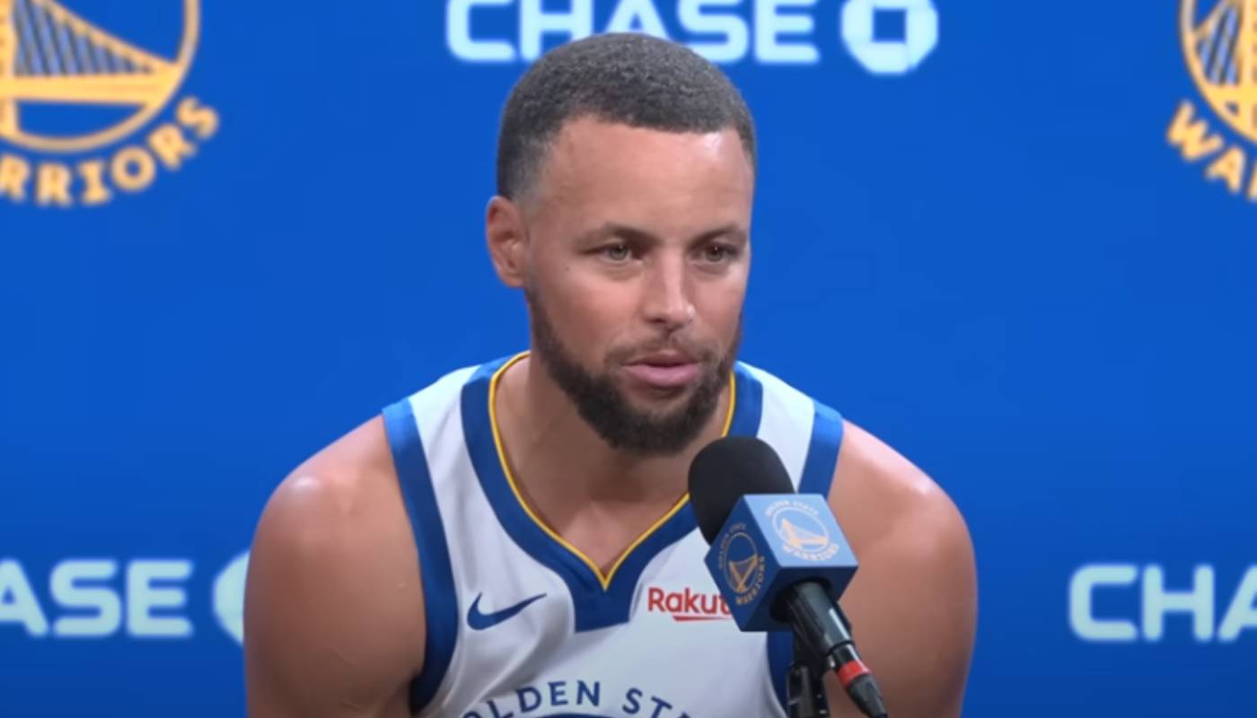 Stephen Curry en conférence pour les Warriors