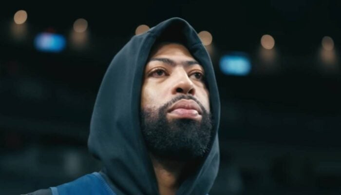 Anthony Davis à l'entraînement des Mavericks