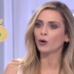 Ex-star du X, Clara Morgane (44 ans) déballe sur son salaire incroyable : « Par an, je gagnais… »