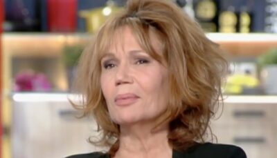 Clémentine Célarié déballe le nom du chanteur qui a refusé de coucher avec elle : « Il n&rsquo;a pas voulu »