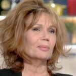 Clémentine Célarié lâche l&rsquo;identité du chanteur qui a refusé de coucher avec elle : « Il n&rsquo;a pas voulu »