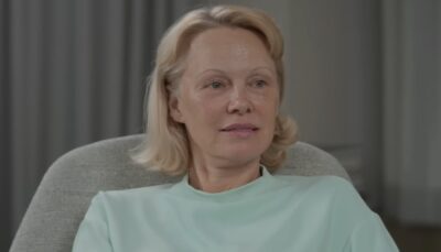 Sex-symbol, Pamela Anderson lâche son improbable conseil aux hommes pour assurer au lit : « Cela permet…