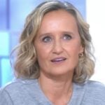 Caroline Roux (53 ans) cash sur la partie de son corps qui enflamme certains téléspectateurs : « J&rsquo;avoue que ça me…