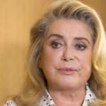 À 82 ans, Catherine Deneuve révèle les endroits de ses 2 tatouages : « C&rsquo;est assez érotique… »