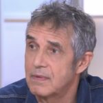 Julien Clerc (78 ans) violemment agressé par une star française : « Il m’a mis un coup de poing, j’ai…