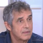 Julien Clerc affiche la star française qui l&rsquo;a cogné en privé : « Il m&rsquo;a mis une droite, j&rsquo;ai eu mal 8 jours… »