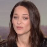 Marion Cotillard (50 ans) se livre honnêtement sur sa vie privée : « Une fois par jour au moins »