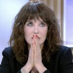 Isabelle Adjani claire et nette sur l&rsquo;épineux sujet du voile : « Les femmes qui le portent doivent…