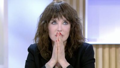 L&rsquo;avis clair et net d&rsquo;Isabelle Adjani (70 ans) à propos du port du voile : « Des femmes qui…