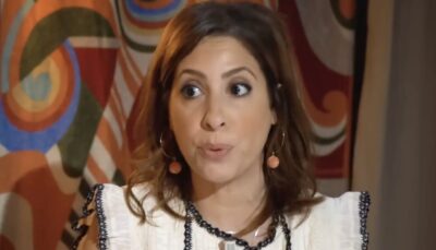 Léa Salamé (46 ans) cash sur les 3 parties de son corps qui la complexent : « J&rsquo;ai les…