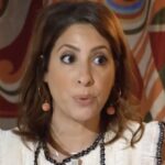 D&rsquo;ordinaire à l&rsquo;aise, Léa Salamé (46 ans) déballe ses 3 gros complexes physiques : « J&rsquo;ai les…