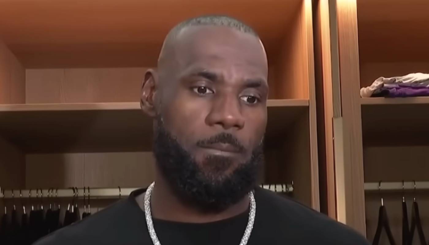 LeBron James devant les journalistes